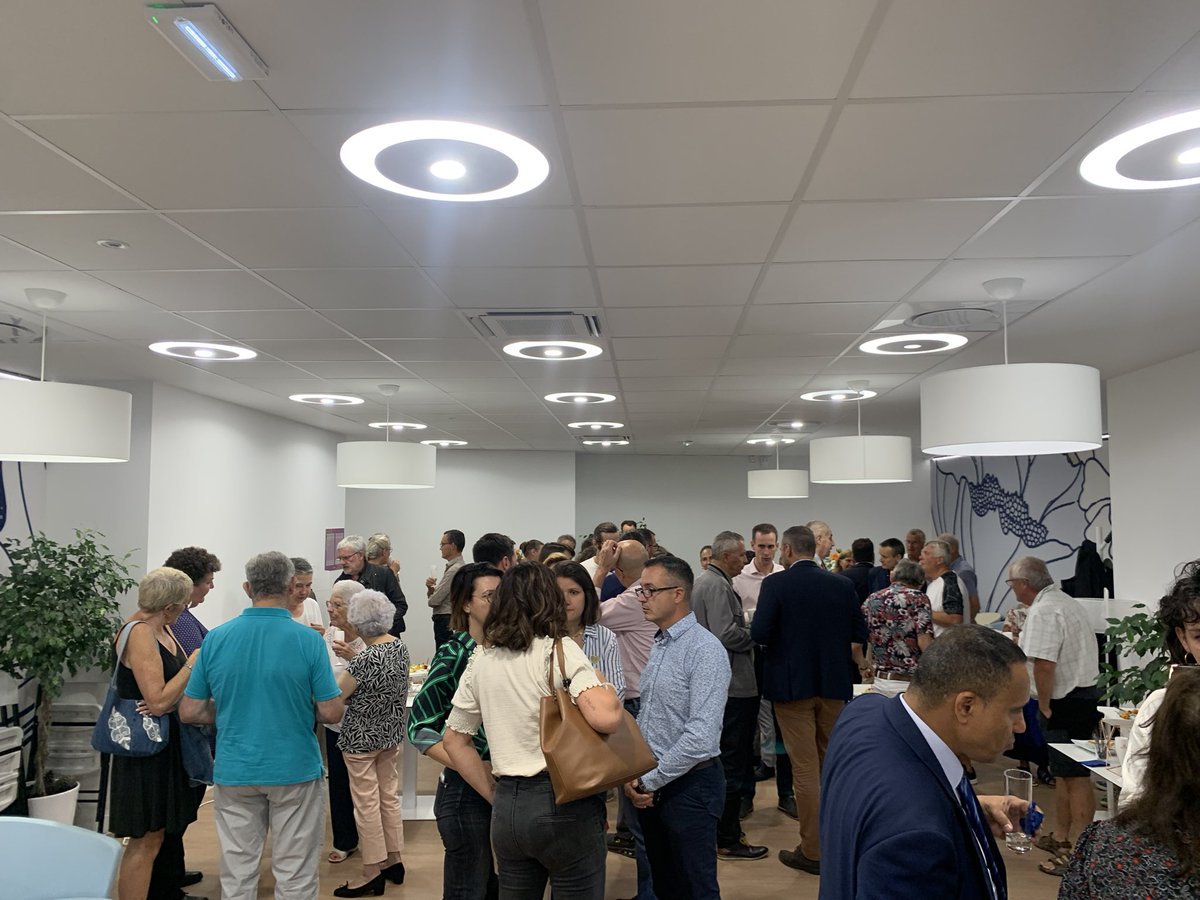 SenAngers's tweet photo. 1 an après nous ouverture nous fêtons l’inauguration de notre résidence @SenAngers 🥳

Merci à Monsieur le maire, Collaborateurs Senioriales, Résidents et Partenaires, pour votre présence 😍 https://t.co/Z37YeUGgsE