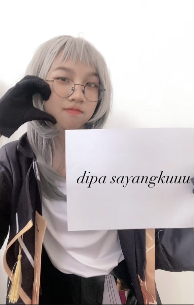 kayysauruss's tweet photo. akuu punya si cantikk😍😍😍💍💍💍💍 https://t.co/1byJVvR2Mn