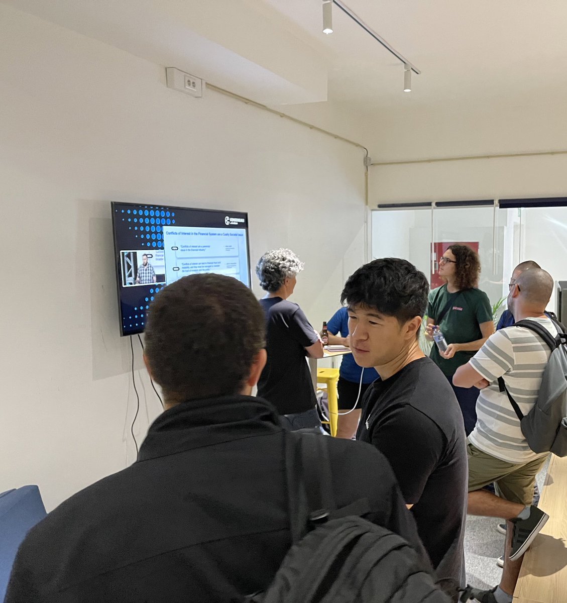 Durante 3 dias Portugal esteve vestido de Azul Chainlink 💙

Obrigado aos participantes dos Workshops CCIP liderados por <a href="/solangegueiros/">Solange Gueiros</a> e a todos os que se juntaram a nós para celebrar a #SmartCon no Porto.

Juntos construímos o futuro ⛓️