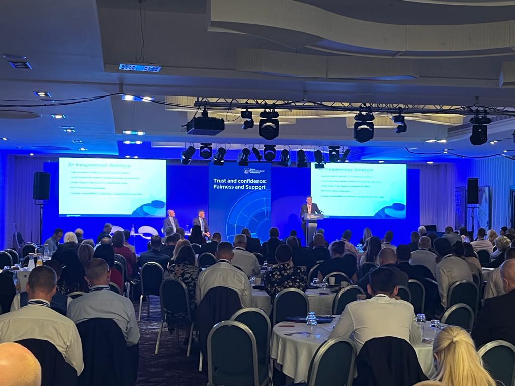 MPFed's tweet photo. #PoliceNumbers: Astonishing stat from #SupersConference. By next year, 38% of officers will have less than five years’ experience, says HMI Lee Freeman https://t.co/fqRzDncxab