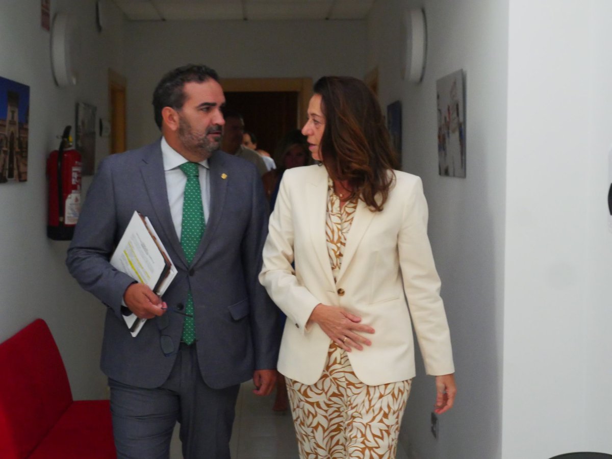 AcosolSA's tweet photo. Esta mañana se ha conformado el nuevo Consejo de Administración de Acosol.

🔹 Manuel Cardeña, es nuevo Presidente de la entidad.
🔹 Matilde Mancha, nueva Consejera Delegada, es la primera mujer al cargo de la gestión de Acosol.
#Trabajandoporti https://t.co/p7GulDJrKI