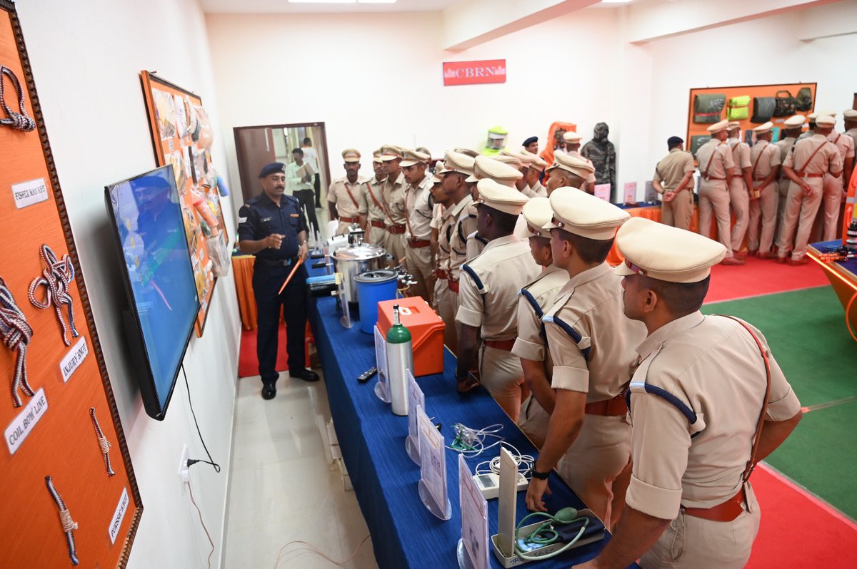 05NDRF's tweet photo. #TrainingVisit
"Empowering young minds with knowledge is our strongest defense against disasters."
Trainees Subordinate Officers of 95 DASO Batch of #CRPF visited #05BnNDRF campus to get aware about Disaster management.
@ndmaindia
@NDRFHQ
@crpfindia
@SDMAMaharashtra
@ANI https://t.co/dQWZR4z3ij