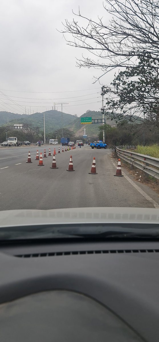 ronaldsanchezm's tweet photo. @aquilesalvarez @alcaldiagye @ATMGuayaquil Causa casos en la perimetral https://t.co/d0w7vkPjPM