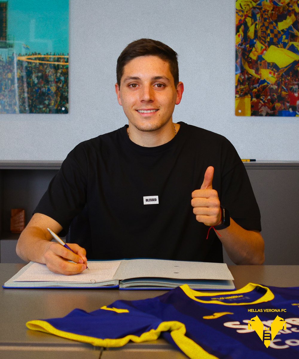 HellasVeronaFC's tweet photo. Juan Manuel, nuestro nuevo número 1️⃣3️⃣ ✍️🟡🔵 @juanmacruz__  

#WelcomeToVerona #Cruz https://t.co/k4hQiDORuP