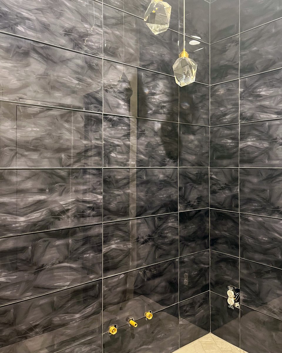 Tile Tuesday! This smooth black bathroom tile has such a fascinating textural reflection.❤️ We’re in love with it!

#CedarCreekKC #TileTuesday #Elegant #TileDesign #Texture #Reflection #InteriorDesign #NewHome #DesignInspo #BlackTile