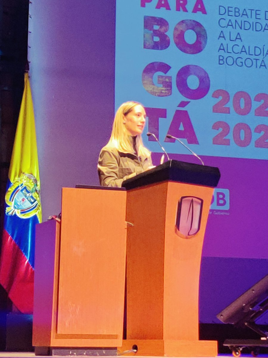 miweintraub83's tweet photo. Desde @GobiernoUAndes y @NoticiasCaracol estamos en vivo en el debate con candidatos a la Alcaldía de Bogotá #jóvenesxbogota https://t.co/anO2HVEG0d