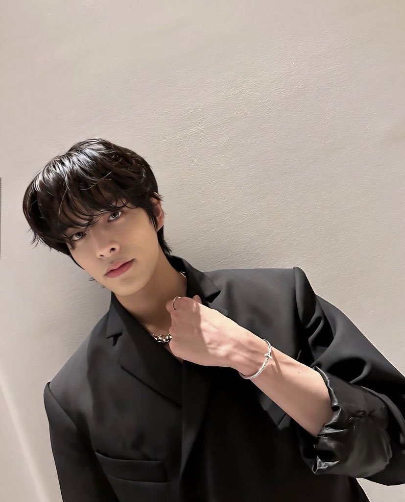 15ARCHIVEz's tweet photo. he's breathtaking!! #ENHYPEN_JAKE #제이크 https://t.co/wK8VM4QFZu