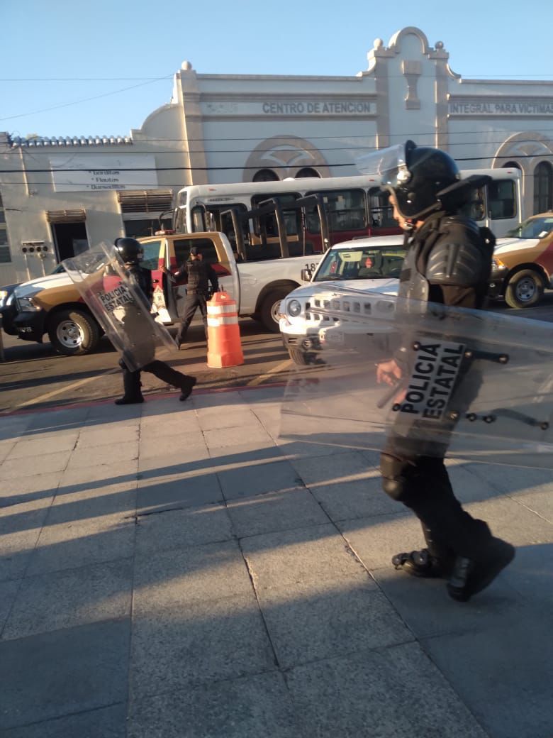 LeoViolanteTAM's tweet photo. El Gobernador de Tamaulipas @Dr_AVillarreal le tiene más miedo a los maestros que al crimen organizado que asedia día a día a los tamaulipecos.
Abrazos a los criminales, policías a los maestros.
#TodosSomosSNTE30 #NiUnPasoAtrás #SNTE #SNTE30 #Tamaulipas https://t.co/dXEJGW4TXC