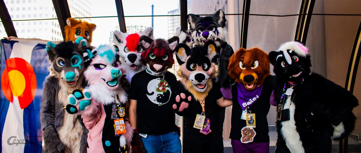 Heck it, for #TwistedTuesday have the whole <a href="/TwistedLeopard/">✨🐾Twisted Leopard 🐾✨</a> Fam at DenFur!

📸 <a href="/CryoFrostFox/">Cryo Fox</a>