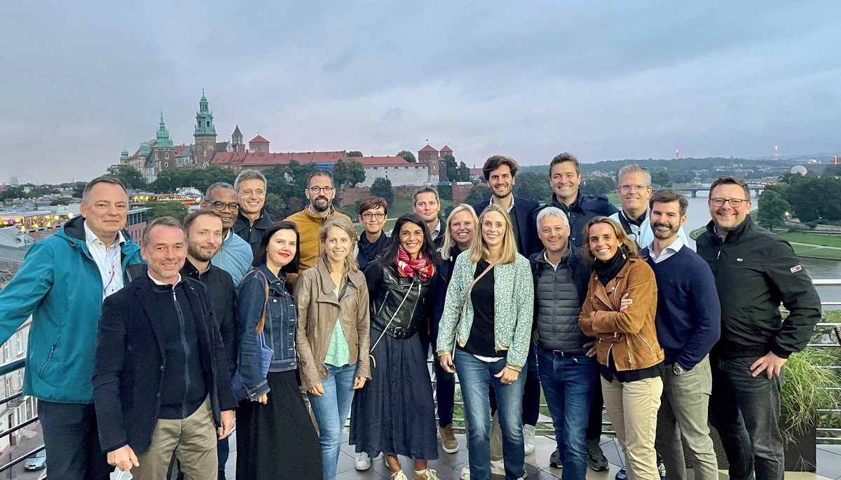 pepsicofrance's tweet photo. 🇵🇱 A la rencontre des équipes @PepsiCoPolska, avec qui nous collaborons &amp; évoluons quotidiennement en tant que #OneTeam. 🤝
Chez #PepsiCoFrance nous travaillons main dans la main avec des collègues talentueux dans toute l'Europe.
Rejoignez-nous 👉 https://t.co/IBBBX9sDpd https://t.co/DQ4FyT7GF8