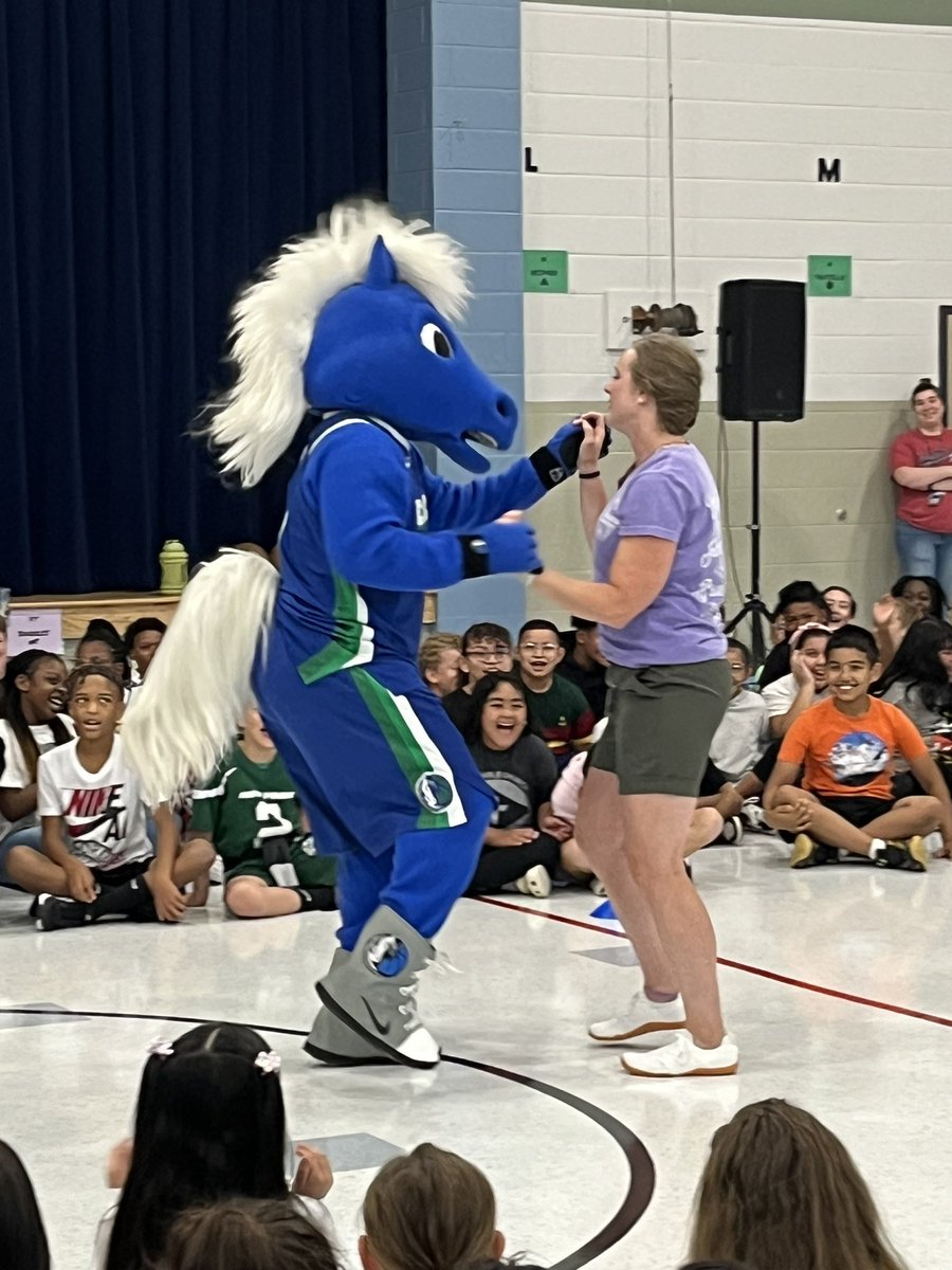 HeartNSession's tweet photo. Thank you Slaughter PTO for a fun morning of learning about “Making Better Choices”!  These are the memories and messages that make life sweeter! #itsaslaughterthing #wearemckinney https://t.co/r4aJtUQBmr