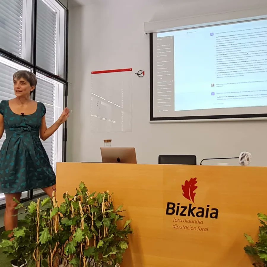 AEEEIE's tweet photo. 🤩Reportaje del taller de @BibiRicciardi sobre cómo utilizar la Inteligencia Artificial siendo escritor/a.
En las "XJORNADAS EL AUTOR EN EL NUEVO MUNDO DE LA EDICIÓN"
📸👏 Muchas gracias por participar Bibi. ¡Bravo!
#autor23
#AEE https://t.co/jr9kWP6neu