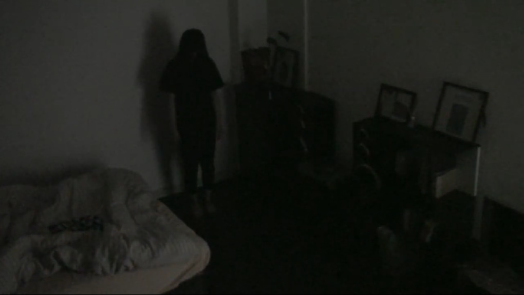 AddPalm's tweet photo. Curse [Noroie] House 2 (呪【ノロイエ】家2) คาเอเดะ สาวที่ทำอาชีพ "รับจ้างนอนในบ้านคนตาย" เพื่อทดสอบความเฮี้ยนว่าในบ้านยังมีผีสิงอยู่มั้ยแล้วนำไปขายมือ 2 ให้คนมาอยู่ใหม่ และหลังล่าสุดเป็นห้องเช่าที่ผู้ตายคือสาวที่ถูก stalker กระหน่ำแทงตายคาเตียงนอน และเธอก็ได้เจอผีในห้องนั้น! (1) https://t.co/kVUmrxsS34