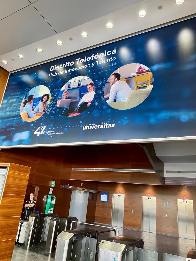 FundacionAON's tweet photo. Nuestro director general @pedrotomey en el encuentro de directores de #FundacionesCorporativas, visitando Campus 42 @42MadridFTef de la @fundacionTef (Fundación Telefónica), un innovador modelo de formación gratuita para integrar competencias digitales.
#distritotelefonica https://t.co/WKV519maxg