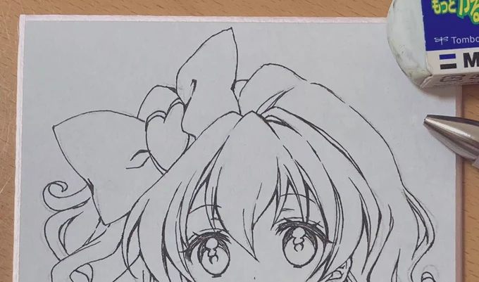 持ってるコピックの色が偏ってるから描ける子がめちゃくちゃ限られてる😂 もし次回以降に色紙描くことがあったらもう少しいろんな色を揃えたいなー 線ヘロッヘロになるしめちゃくちゃ時間と集中力が必要だけど楽しい  そしてこれは失敗してサヨナラした🍍