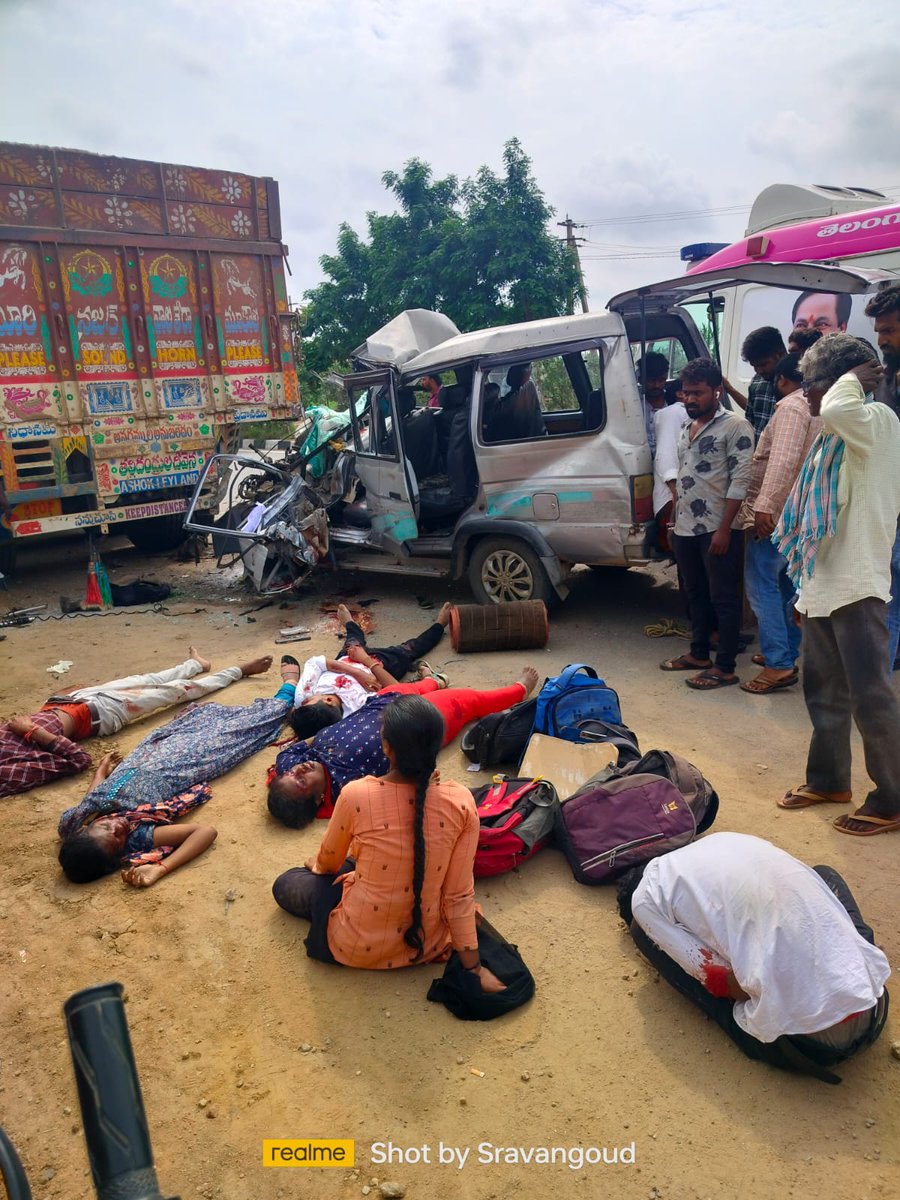 JntuFrontline's tweet photo. Anna @KTRBRS Heart Breaking Incident Happened #3Dead Today in Our Dist #Siddipet #IndurCollegeStudents Met With Accident While Coming from Karimnagar to Siddipet. Exam Center was around 60KM. Kindly Instruct Necessary action @NavinMittal to be Nearest/Self Center for #Jntuh Exams https://t.co/jeJB87drNu