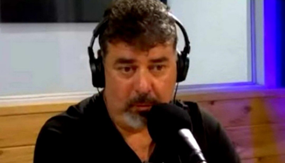 pantanipirata68's tweet photo. Hola Pericos/es. Intentaré explicar-me clar i ràpid. M'importa una merda en Darder, David López i tota la xusma que ara surten al escenàri. Jo vull els jugadors que lluitin, que trebàllin i suant per l'escut que el club el pàguin. Tot l'ho altre es perdre el temps @Rcdespanyol https://t.co/DWEuAEcsbX