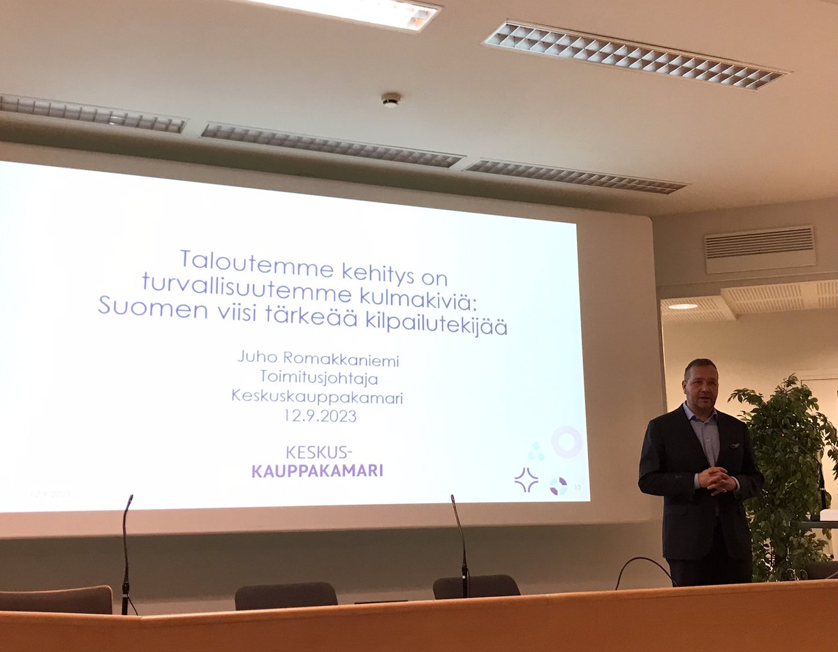 ”Taloudellisesti vakaa maa pystyy huolehtimaan turvallisuudestaan”, toteaa <a href="/Romakka/">Juho Romakkaniemi</a> <a href="/K2HEL/">Helsingin seudun kauppakamari</a> #syysseminaari2023 <a href="/metropolia/">Metropolia</a> <a href="/EspooEsbo/">Espoon kaupunki</a>