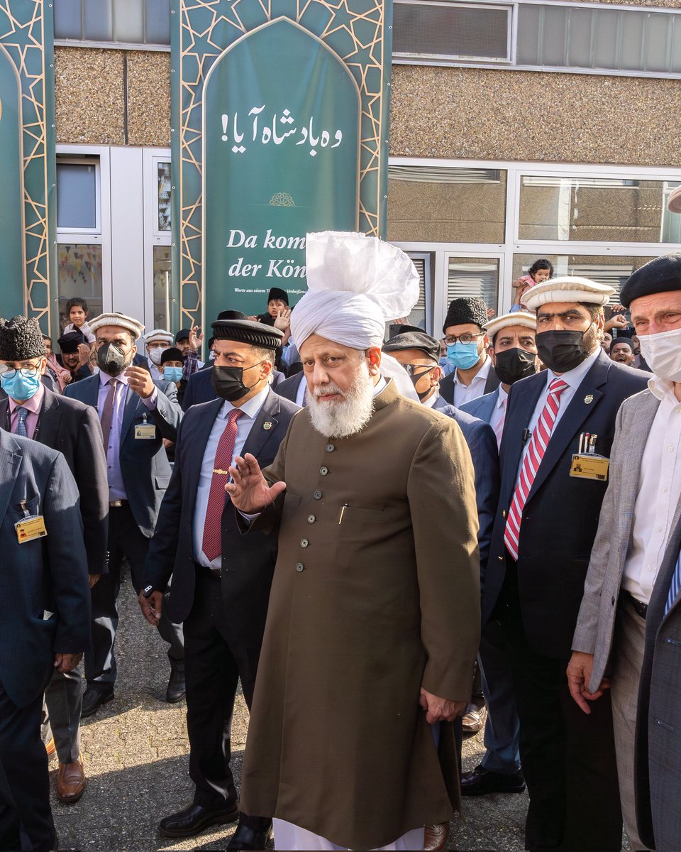 AhmadiyyaDE's tweet photo. “This is a sign of the truth of Ahmadiyyat, whereby there is an everlasting spiritual bond of love between the Khalifa and the Ahmadis” — Hazrat Mirza Masroor Ahmad (aba)
#CaliphInGermany https://t.co/7ryqy8tWTi
