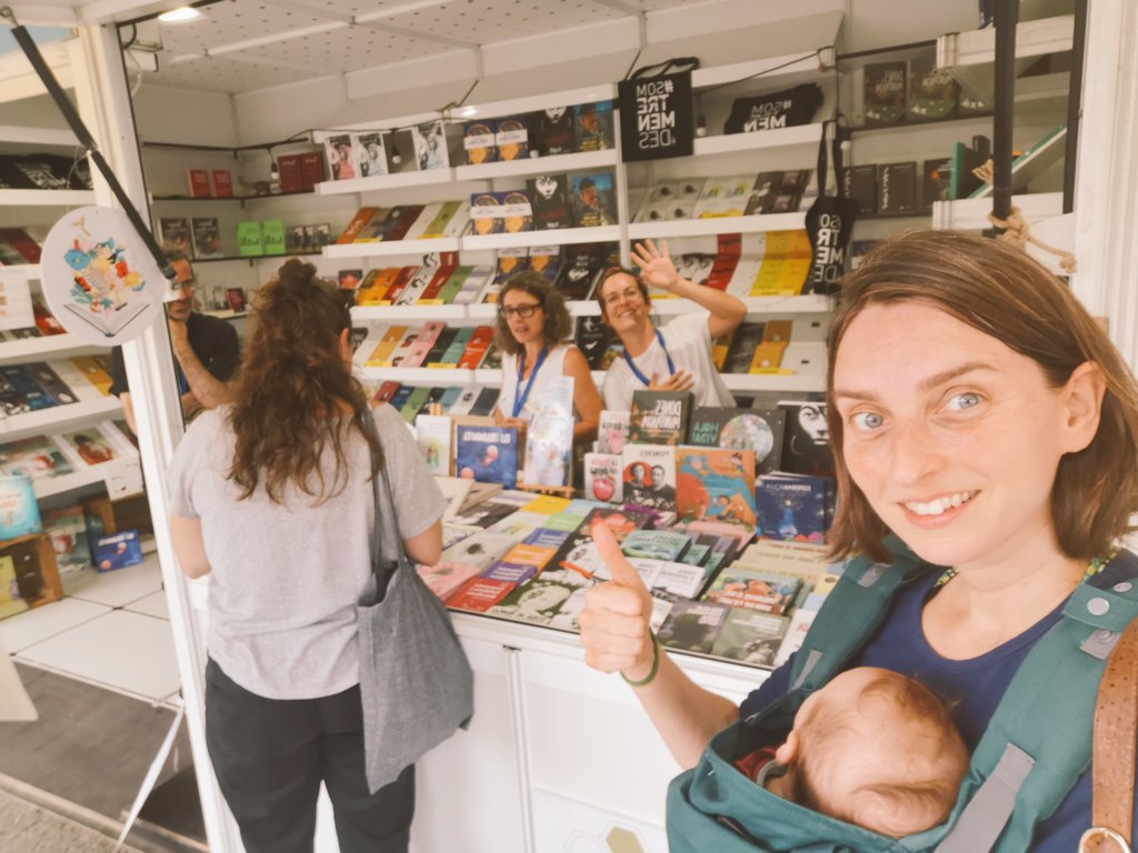 carrera_mar's tweet photo. No us oblideu de passar per @LaSetmana a veure la tríada @ed_tremendes #vukllibres i @pol_lenedicions A més de buscar tresors com la novel·la de @miki_batalla #TotEraMassaFràgil o la traducció de @nuriiafarres de #Kollontai editada per @SembraLlibres Ah, i demà #JoNoSocLaboa! https://t.co/F5AOvIaD57