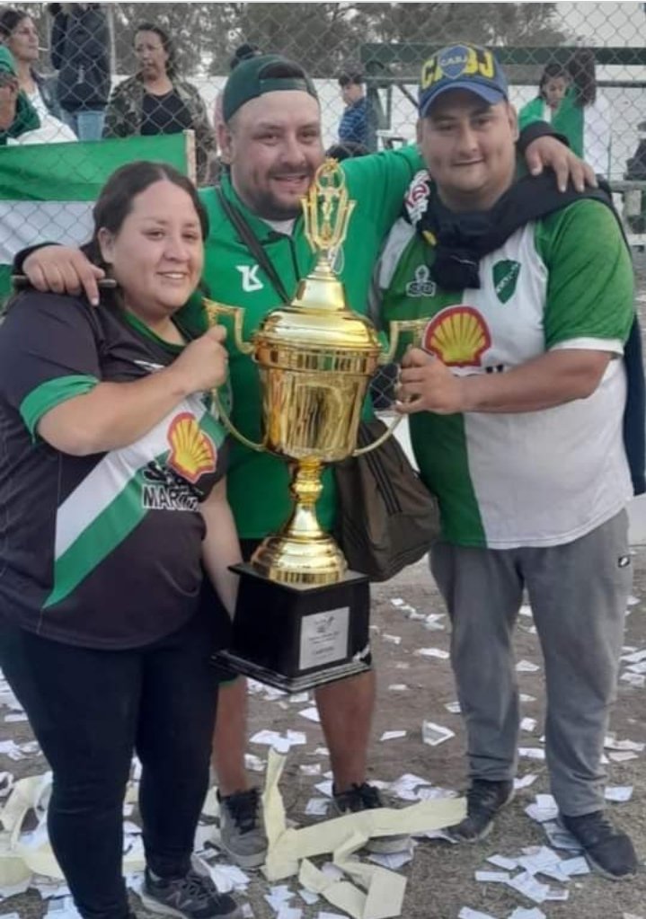 Eriktutty's tweet photo. Hermosos recuerdos.. siempre en familia 💚🤍💚 https://t.co/vHnBx3dHPa