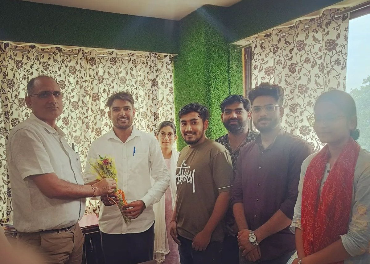 नमस्कार साथियों आज RPMC के नए Registrar sir सुरेश चौधरी जी से मिलकर नया कार्य भार संभालने पर राजस्थान पैरामेडिकल स्टूडेंट एसोसिएशन की तरफ से सर का वेलकम किया तथा साथ ही 2020 पैरामेडिकल वैकेंसी के सबध मे ( कंप्लीट हो ) व other स्टेट से किए हुए डिप्लोमा के सभी रजिस्ट्रेशन की दोबारा