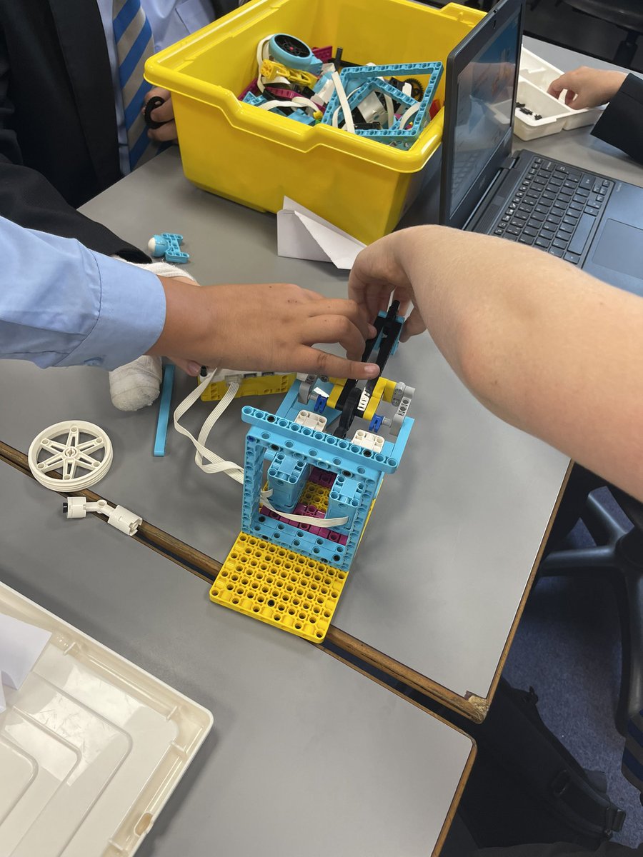 BC Computing (@bishopchalcomp) on Twitter photo Kicking off the autumn term with our computing clubs-Today is robotics! #LEGO #computing <a href="/BishopChalloner/">Bishop Challoner Catholic College</a> Kicking off the autumn term with our computing clubs-Today is robotics! #LEGO #computing <a href="/BishopChalloner/">Bishop Challoner Catholic College</a>