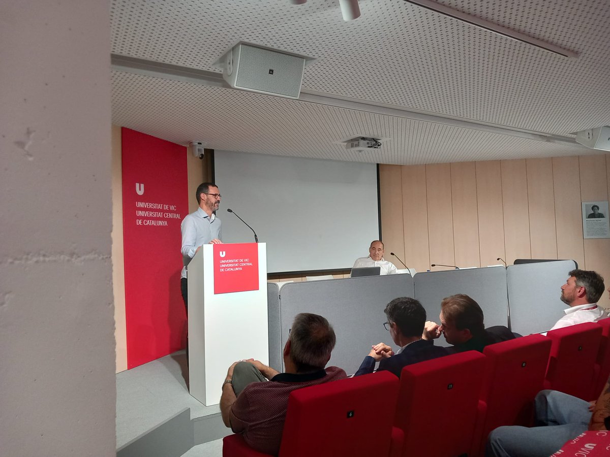 UVic_FEC's tweet photo. ...i a la #FEC tornem a començar!
#primerdia #universitat #inici #futur @uvic_ucc https://t.co/7bKL0vRStU