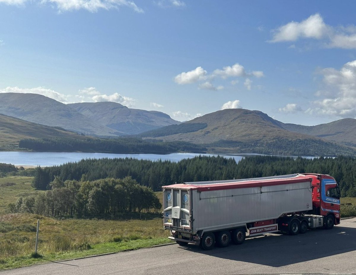 BeatyTransport's tweet photo. A few snaps of our wagons out &amp; about. Thanks to the drivers for taking them 👍🏻 https://t.co/8WR0WvxcBc