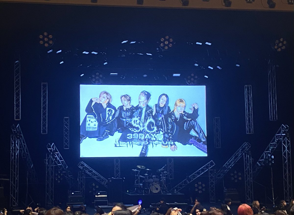 rh2px's tweet photo. 23.9.1 | 9.2

#SuG 39 DAYS LIMITED TOUR FINAL "VersuS" https://t.co/Q6bTsECYAV