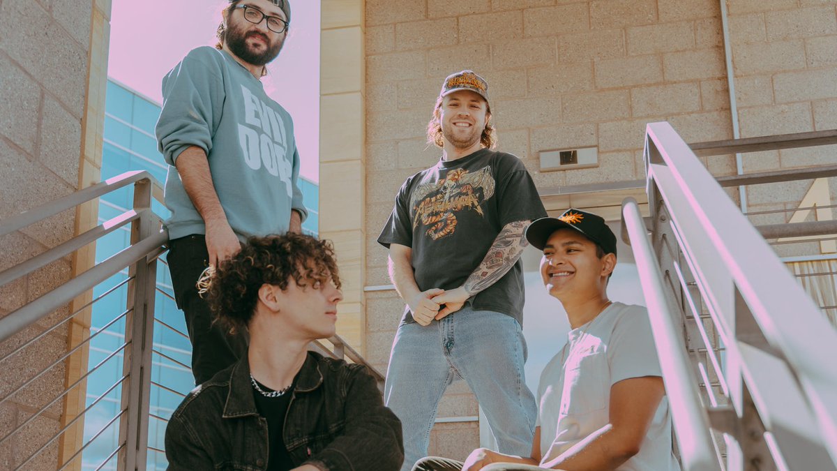 KerrangMagazine's tweet photo. Hot Mulligan interview: “Everything fell into place… There’s a lot less searching and a lot more finding, y’know?” https://t.co/LlxOTO2QQo https://t.co/sLRp0uQAvl