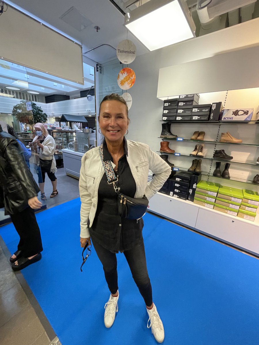 RitaTainola's tweet photo. What a nice opening party at #Profoot Helsinki with lots of familiar faces #raijapelli who is writing a book #fashionwoman Birgitta Öunap actress #mariakuusiluoma who loves #fitness and elegant #leenaharkimo #domakersfinland #thankyou https://t.co/HiEMBiTYpW