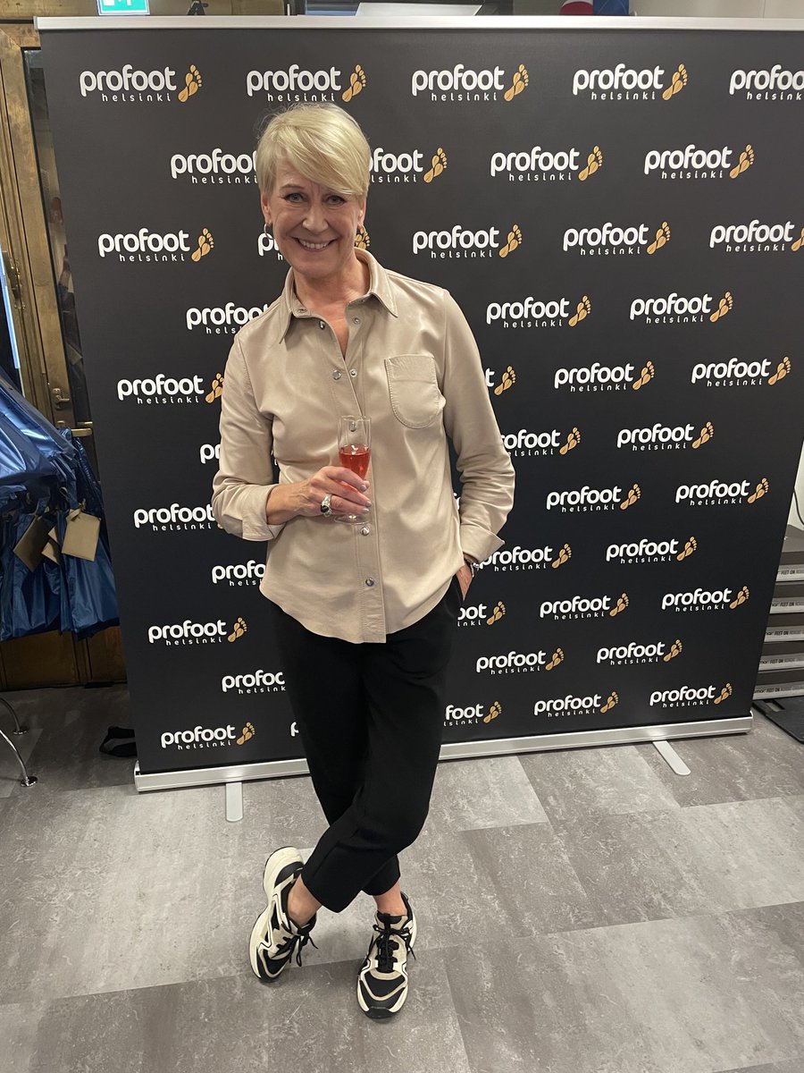 RitaTainola's tweet photo. What a nice opening party at #Profoot Helsinki with lots of familiar faces #raijapelli who is writing a book #fashionwoman Birgitta Öunap actress #mariakuusiluoma who loves #fitness and elegant #leenaharkimo #domakersfinland #thankyou https://t.co/HiEMBiTYpW