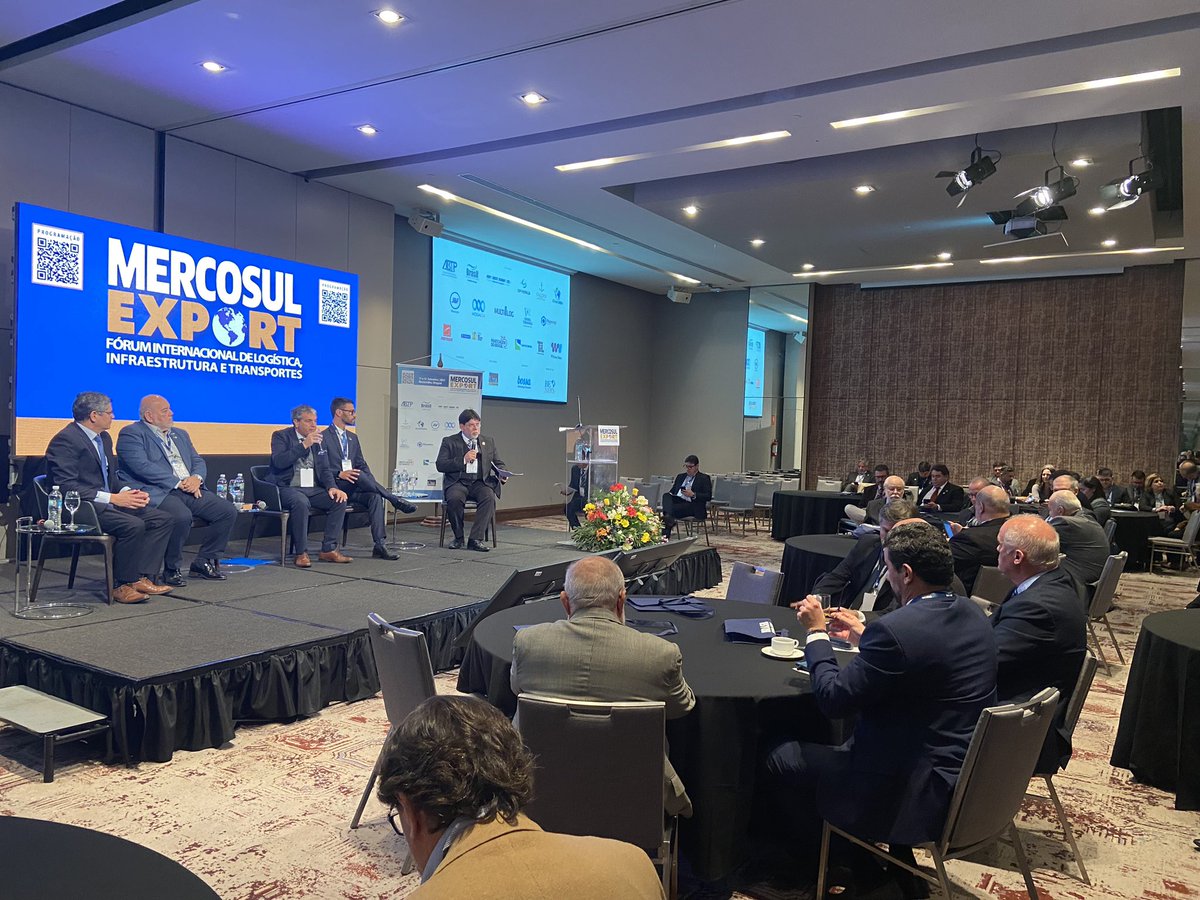 Comienza el segundo panel en el foro <a href="/BrasilExport/">Forum Brasil Export</a> con la presencia de autoridades brasileras y uruguayas: presidente de la <a href="/AnpComunicacion/">ANP Comunicación</a> <a href="/JuanCurbelo40/">Juan Curbelo</a> y gerente general <a href="/emiliojrivero/">Emilio J. Rivero</a> del INALOG