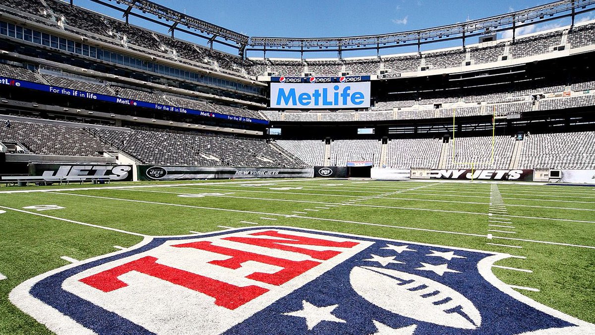 jasrifootball's tweet image. 𝗧𝗥𝗘𝗡𝗗𝗜𝗡𝗚: #Jets WR Randall Cobb suggests that the #NFL cares more about money than the safety of their players when asked about the turf at MetLife stadium, via @DMRussini 

“We wanted the NFL to protect the players with grass fields, but the NFL is more worried about…