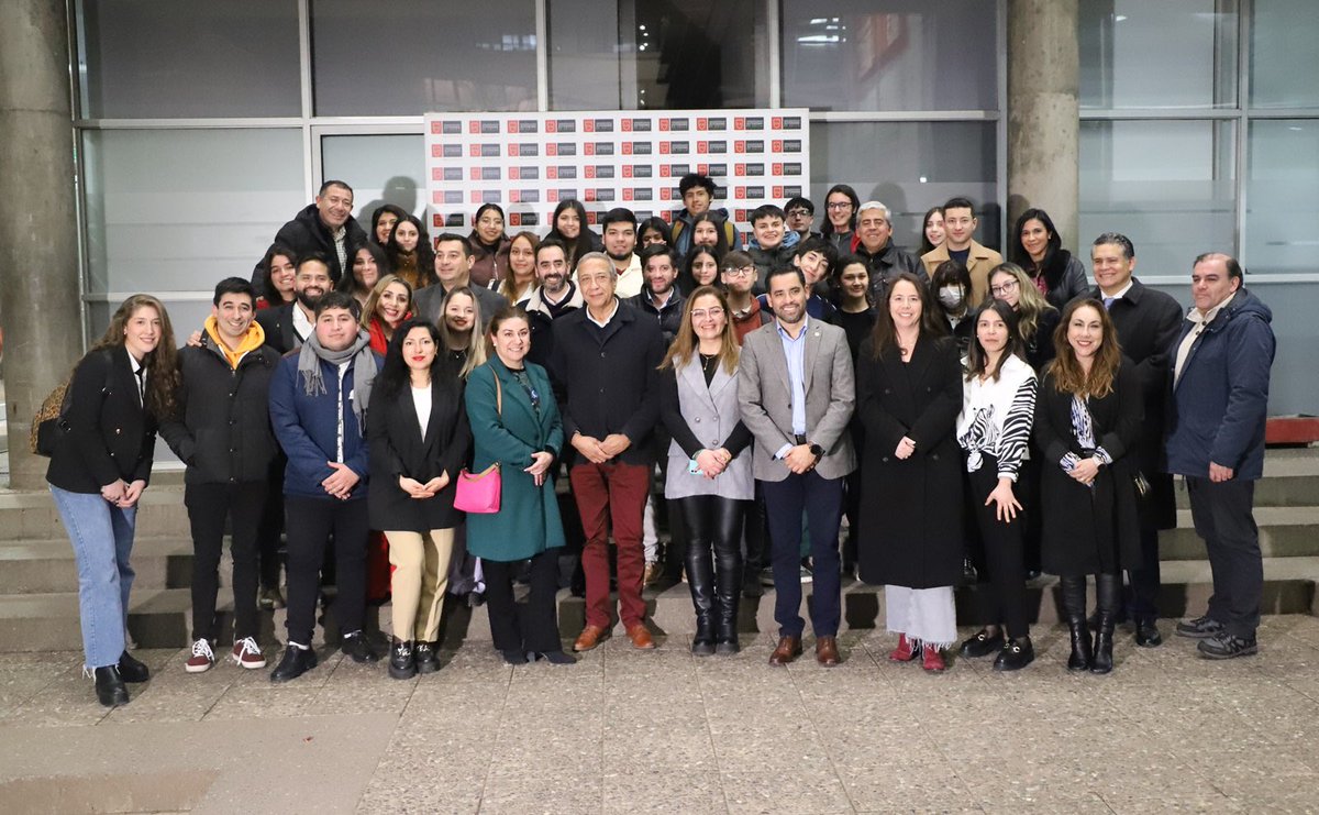 En la <a href="/autonomadechile/">Universidad Autónoma de Chile</a> nos reunimos  con periodistas de medios y estudiantes para conversar sobre desafíos legales y éticos de las nuevas herramientas de #InteligenciaArtificial