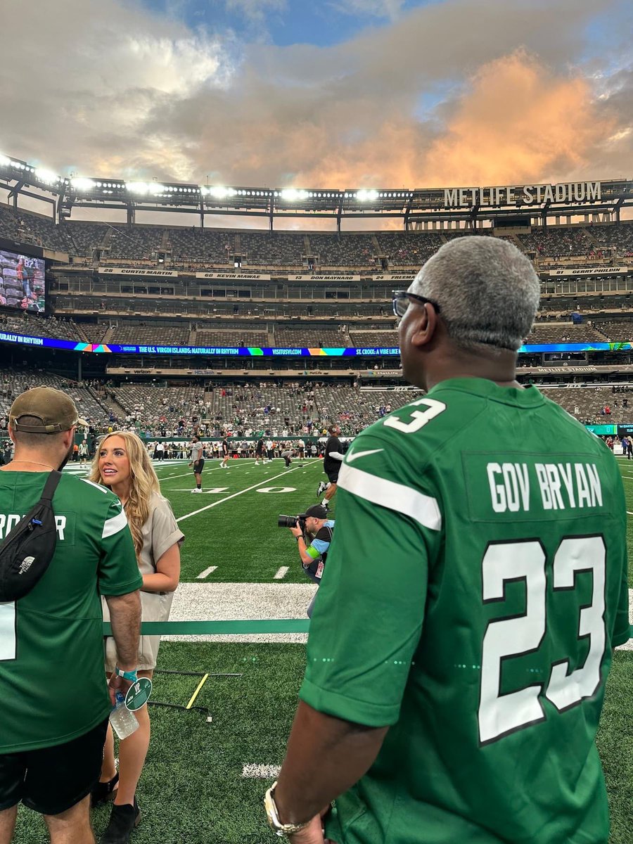 govbryan's tweet photo. Great to be at the New York Jets home-opener last night with Commissioner Joseph Boschulte! Exciting news as the Jets join hands with the U.S. Virgin Islands in a strategic marketing partnership to boost tourism and airlift from big market cities. Go Jets! 🏈✈️ #NewYorkJets #NFL https://t.co/lruWIrnMBQ