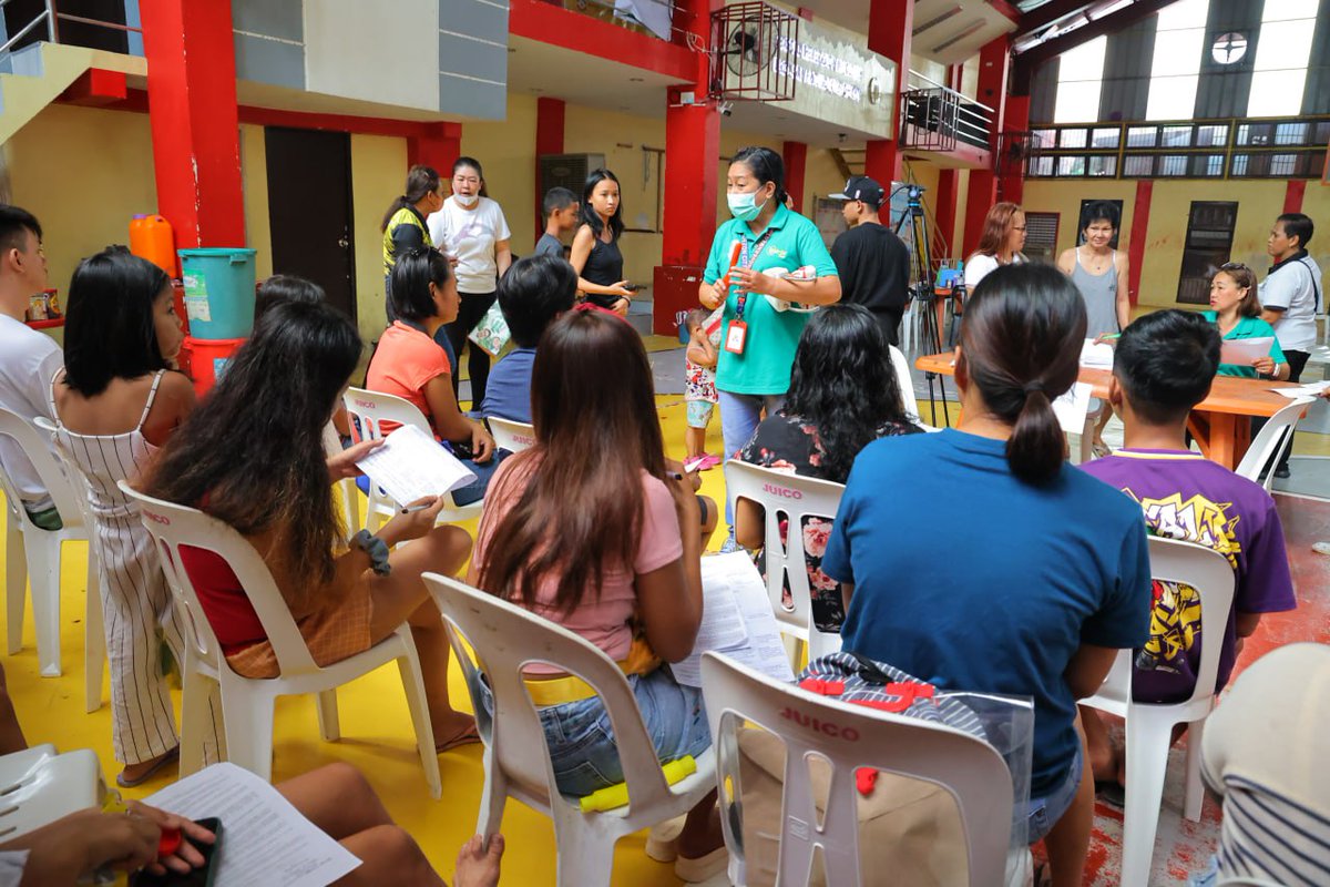 QCGov's tweet image. Bawat residente ay nakatanggap ng serbisyo mula sa QC Health Department tulad ng oral exam, oral prophylaxis, tooth extraction, permanent &amp;amp; temporary fillings, at lectures. 

#HBDPBBM
#LABForAll 
#BagongPilipinas