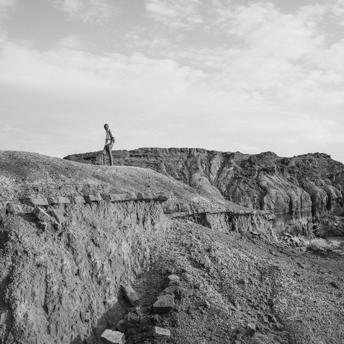 In a world rapidly spiraling into climate turmoil, will we reorient to welcome migration not only as a right, but a necessary human adaptation? Listen to this week’s podcast, “A Whale in the Desert” by @t_mcconnell. emergencemagazine.org/podcast/ Photo by @LAfrohemien.