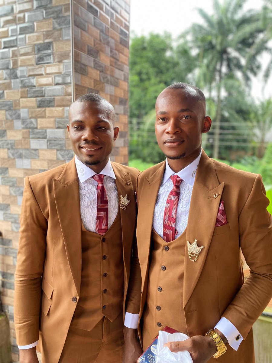 Mr_Clets's tweet photo. Groom and groom's man https://t.co/uqmEq7ACHh