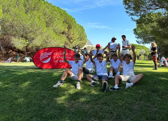 <a href="/vallesgolf/">Valles Golf</a> i <a href="/golfllavaneras/">Golf Llavaneras</a>  primers líders de la 11a Lliga del Comitè Juvenil👏

⛳️Golf de Caldes va acollir les primeres jornades de la competició on participen 12 equips amb sis jugadors

Felicitats a tots els equips participants!

🔗shorturl.at/bpqAM