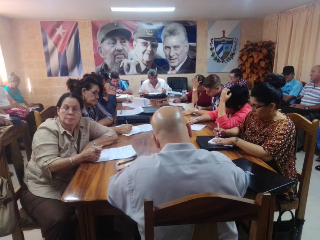 #LosPalacios 📷 Se recibe en la sede de la Administración Municipal a Nancy Acosta  Hernández, Jefa de la Dirección de Atención a las Administaciones  Locales del #PoderPopular en el Consejo de Ministros.
