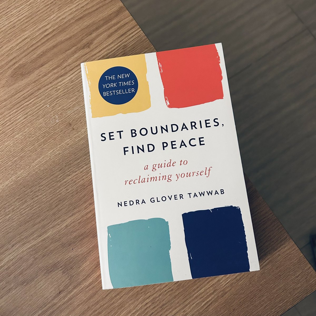 ใครที่เป็นมนุษย์ขี้เกรงใจ รักคนอื่นมากกว่าตัวเอง ชอบช่วยคนอื่นจนตัวเองจะไม่ไหว ถึงเวลาแล้วที่จะต้องประกาศจุดยืนให้ตัวเองบ้าง

หนังสือเล่มนี้เกี่ยวกับวิธีการกำหนดขอบเขตจุดยืนความสัมพันธ์ (Healthy boundaries) ไม่ว่าจะเป็นในรูปแบบไหน ทั้งที่บ้าน ที่ทำงาน เพื่อน หรือคนรัก