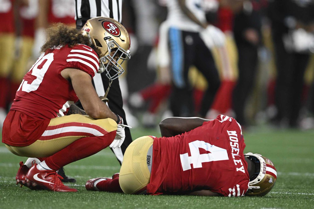 biasedninersfan's tweet photo. 49ers fans know MetLife is cursed….

Fix your fucking Field @nyjets @Giants https://t.co/bI2QYextCz