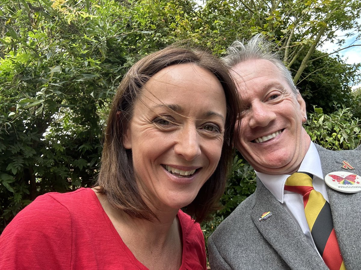 It was really nice to sit with @RachHepworthitv and have a cup of tea in the garden before finishing off the interview Thank you for driving over today and huge thanks @itvmeridian for the continued coverage of the #ContaminatedBloodScandal #Haemophilia @lloyd_rm @APPG_HIV_AIDS