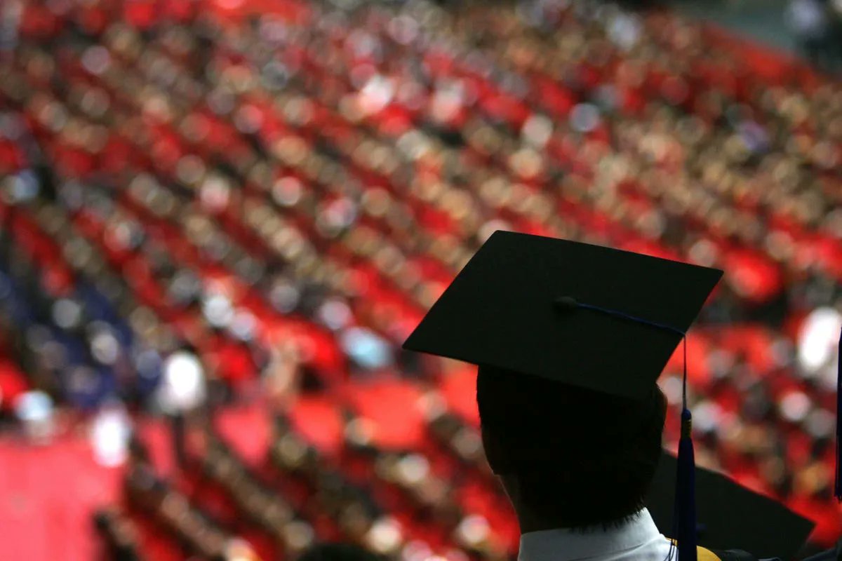 A master's degree can be a badge of honor for some and a big sunk cost for others. Let's discuss the pros and cons of getting this degree.

#careers #careeradvancement
buff.ly/3PfIsP3