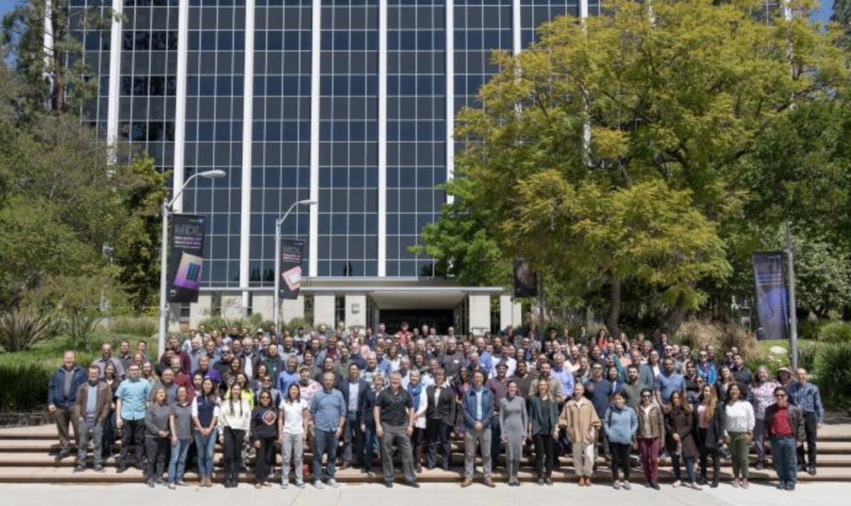 ltelkins's tweet photo. Over the last 12 yrs we've had >2,500 ppl work on @MissionToPsyche. At peak the team was ~850. In April we had a team meeting at @NASAJPL, so here is part of the team. We are all feeling it, 23 days to the open of the launch period! #PI_Daily https://t.co/imeO7pA9gs