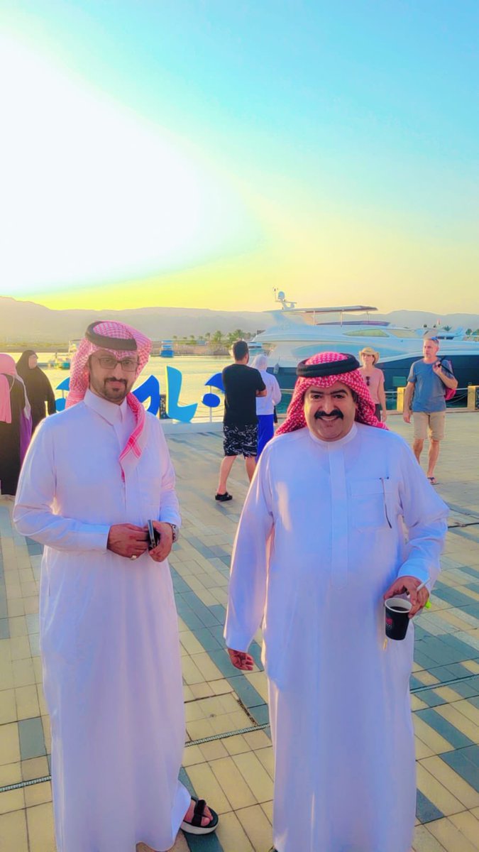 saadff2016ss1's tweet photo. صورة تجمعني بالشاعر حمد بن جابر الدحابيب في مهرجان الاردن https://t.co/sCFuWfZVJZ