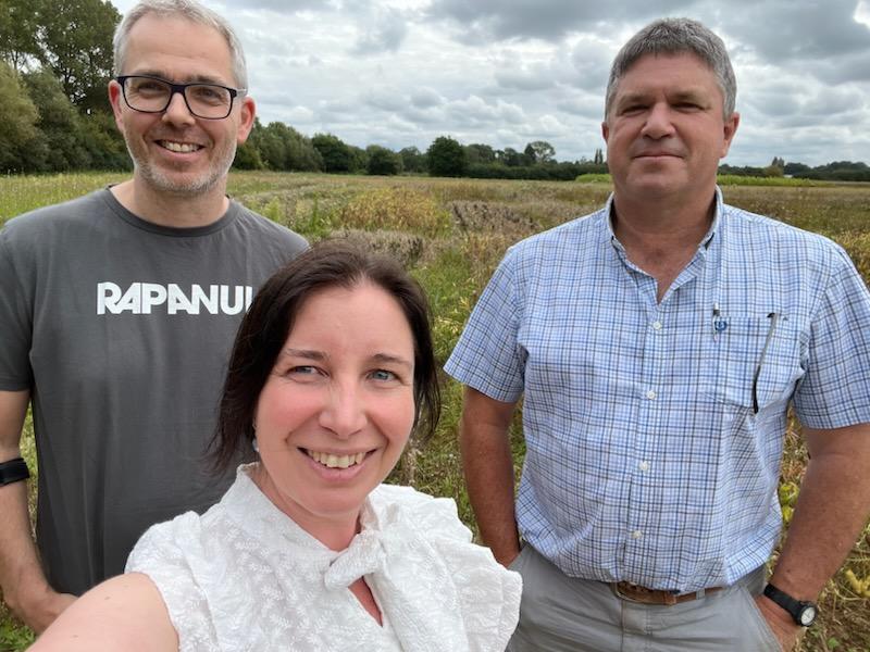 PennyRo25927708's tweet photo. Can life get any better #findingthepulse UK edition expands to include #intercropping! Spent amazing 2 days with researchers based at University of Reading learning about a fantastic #pulseprotein project #raisingthepulse. #fababean @Prof_JHammond https://t.co/8vCfylTied
