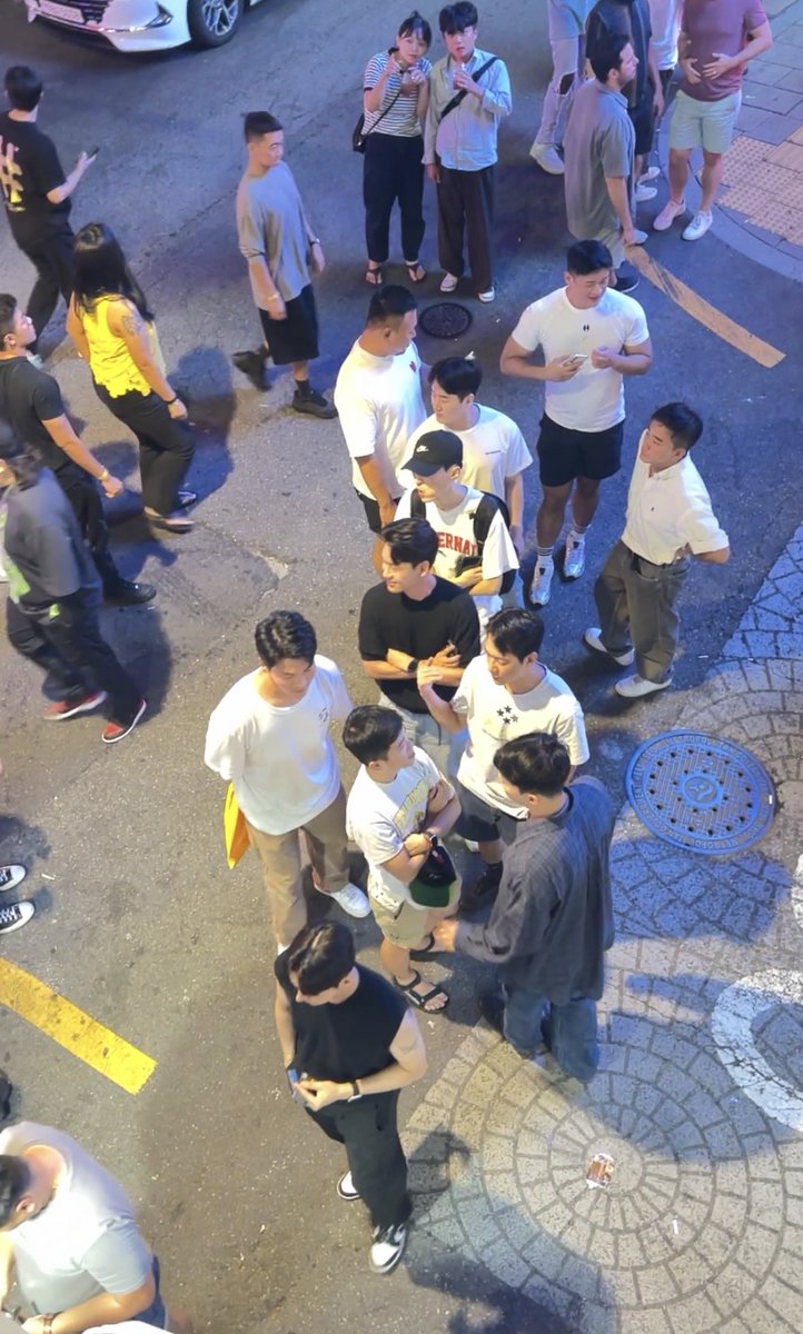 คัมภีร์ #รีวิวผับเกย์เกาหลี นัมเบอร์วันเอเชียเลย (อัพเดทผับใหม่ ไตรมาศ 4 ปี2023)

~ เป็นประเทศที่มีเกย์เยอะมากๆ เยอะกว่าที่ทุกคนจะคิดออก ถ้าตามถนนอาจจะดูบางคนไม่ค่อยออกเพราะหล่อมากปนๆ

แต่ถ้าอยากรู้ว่ามีเยอะแค่ไหน ให้ไป Itaewon ตอนตีสอง มึงมันเยอะมากกกกก!